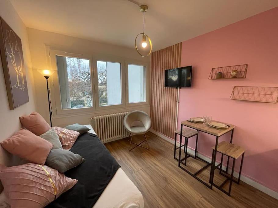 Rose, Studio Proche Centre Ville Caen Extérieur photo